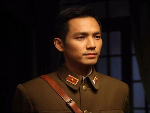 哪些生肖男星穿上制服后会帅出天际呢-第5张